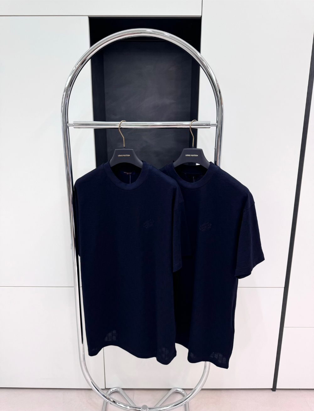 반팔 티셔츠 차콜 색상 이미지-S30L23