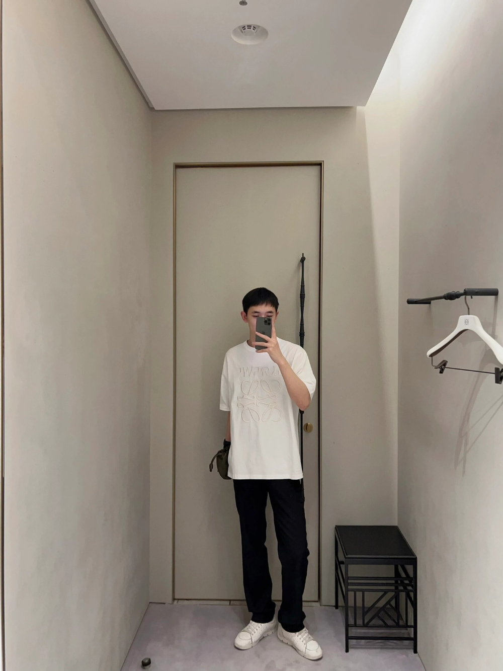 반팔 티셔츠 모델 착용 이미지-S445L13