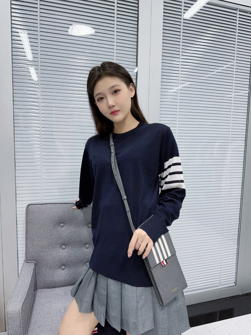 긴팔 티셔츠 모델 착용 이미지-S22L7