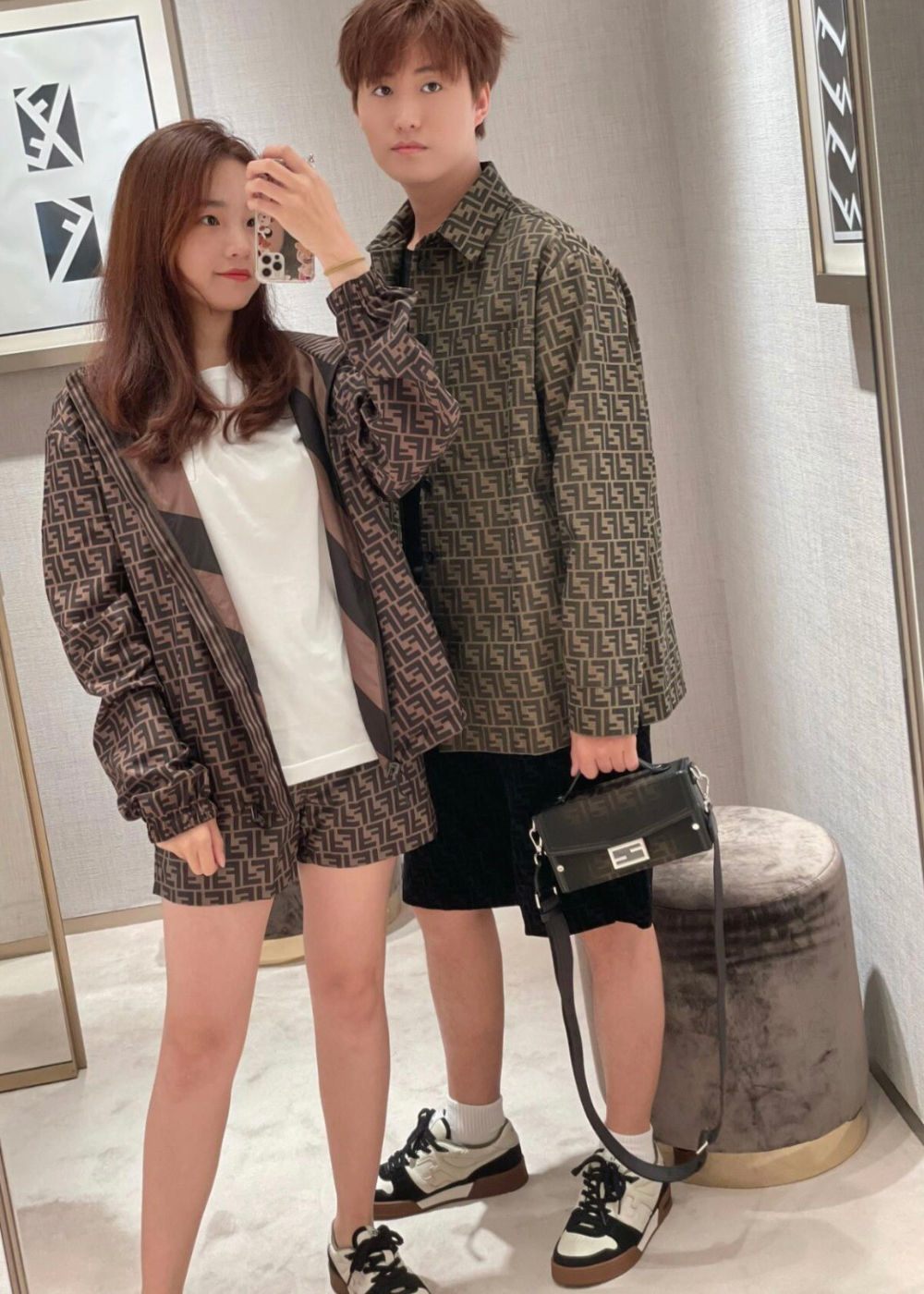 긴팔 티셔츠 모델 착용 이미지-S43L12