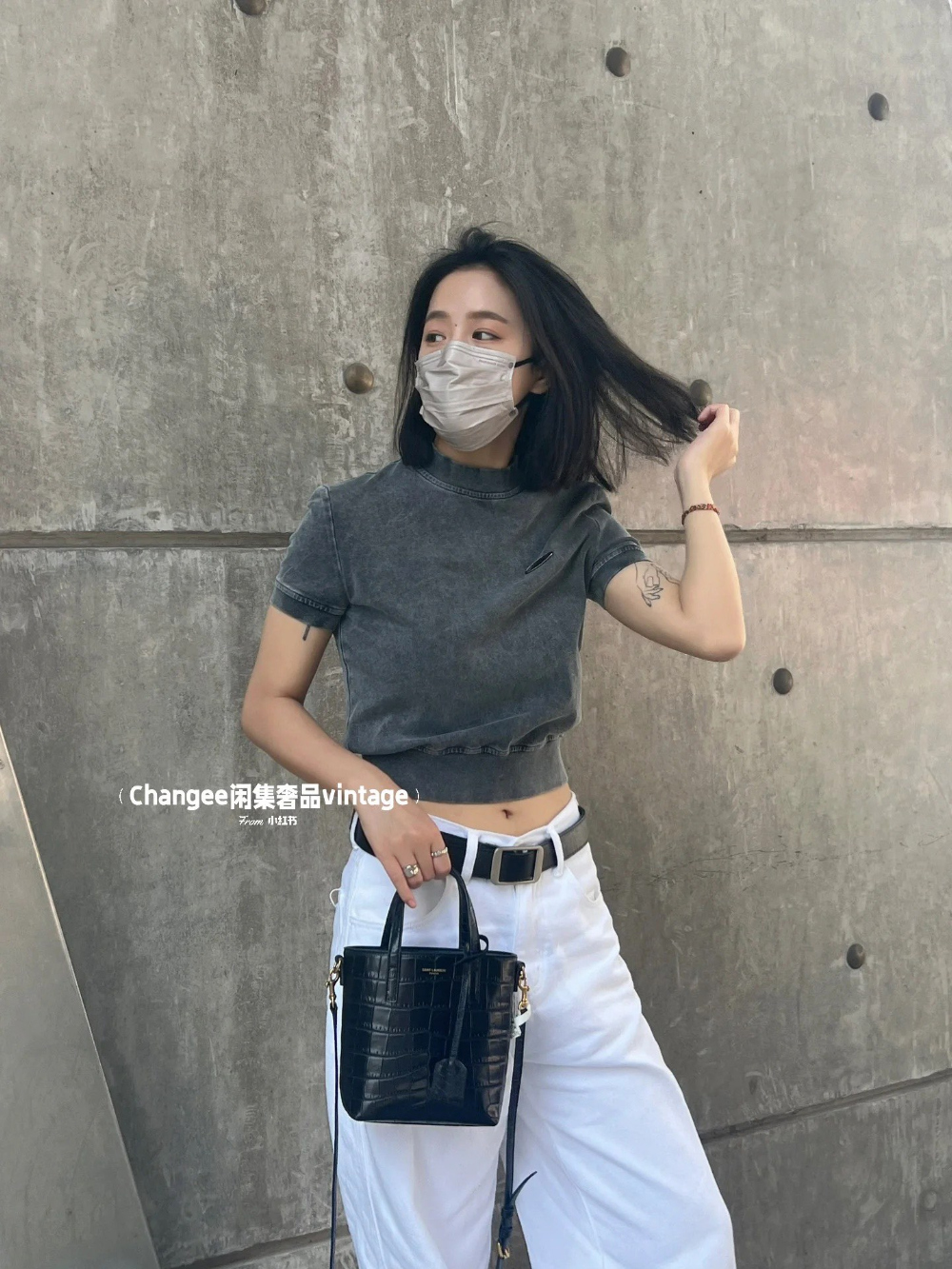 가방 모델 착용 이미지-S10L19