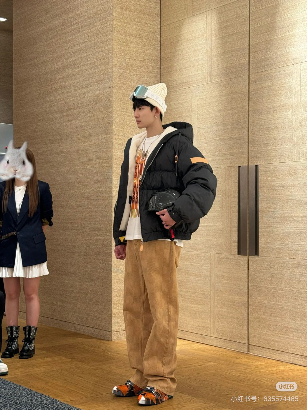 패딩 모델 착용 이미지-S228L9
