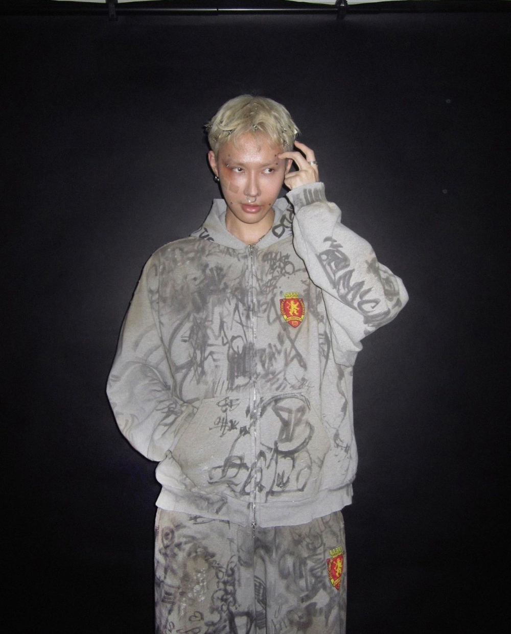 긴팔 티셔츠 모델 착용 이미지-S153L6