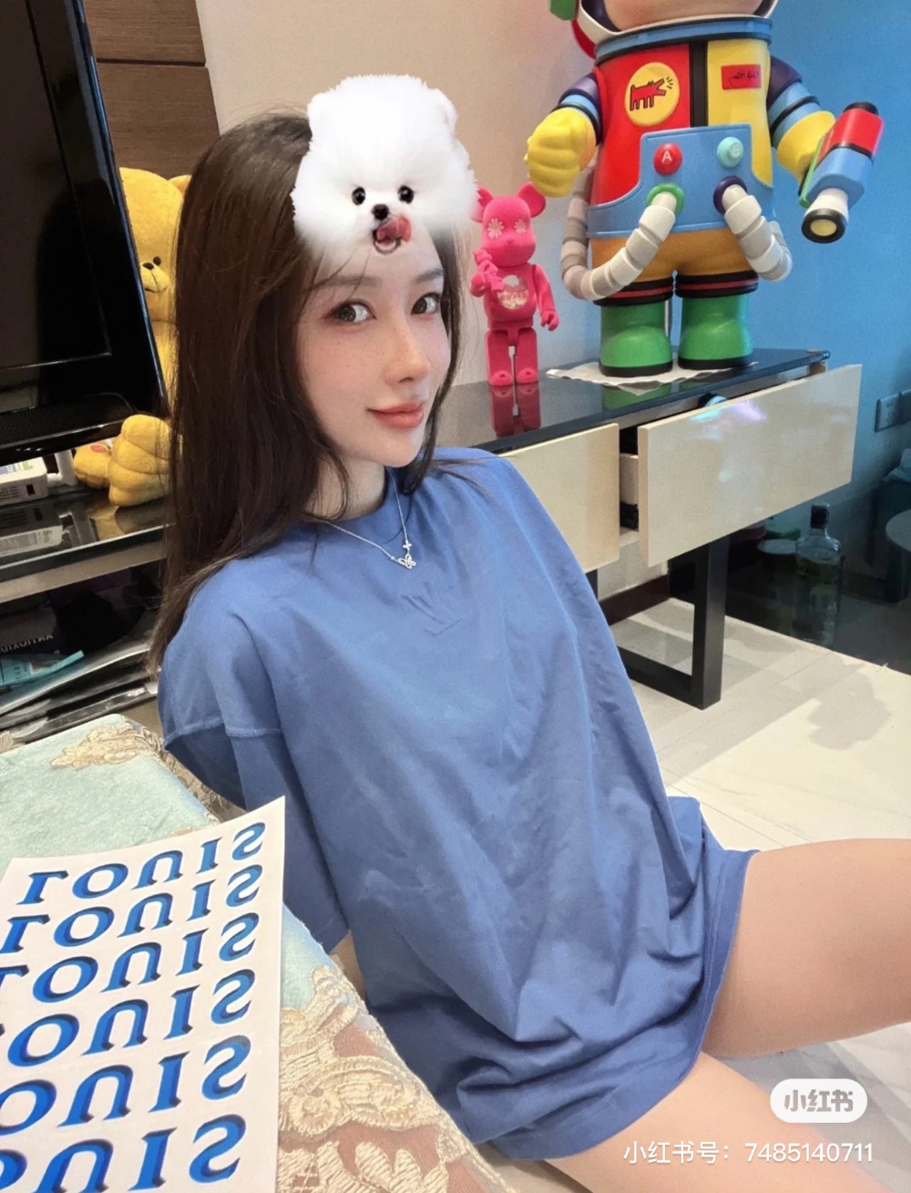 반팔 티셔츠 모델 착용 이미지-S520L12