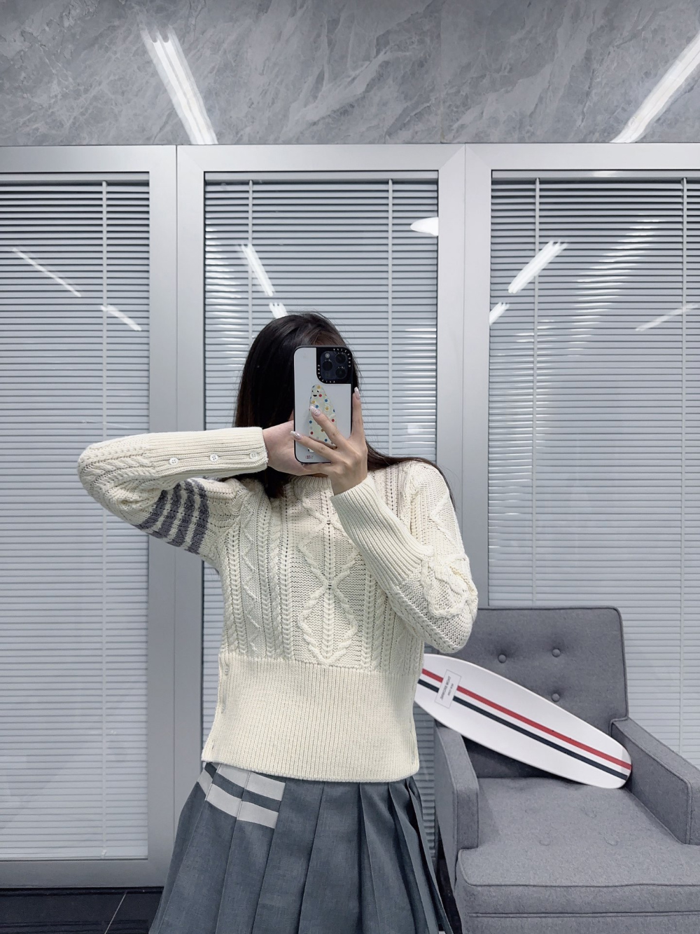 민소매 모델 착용 이미지-S23L3