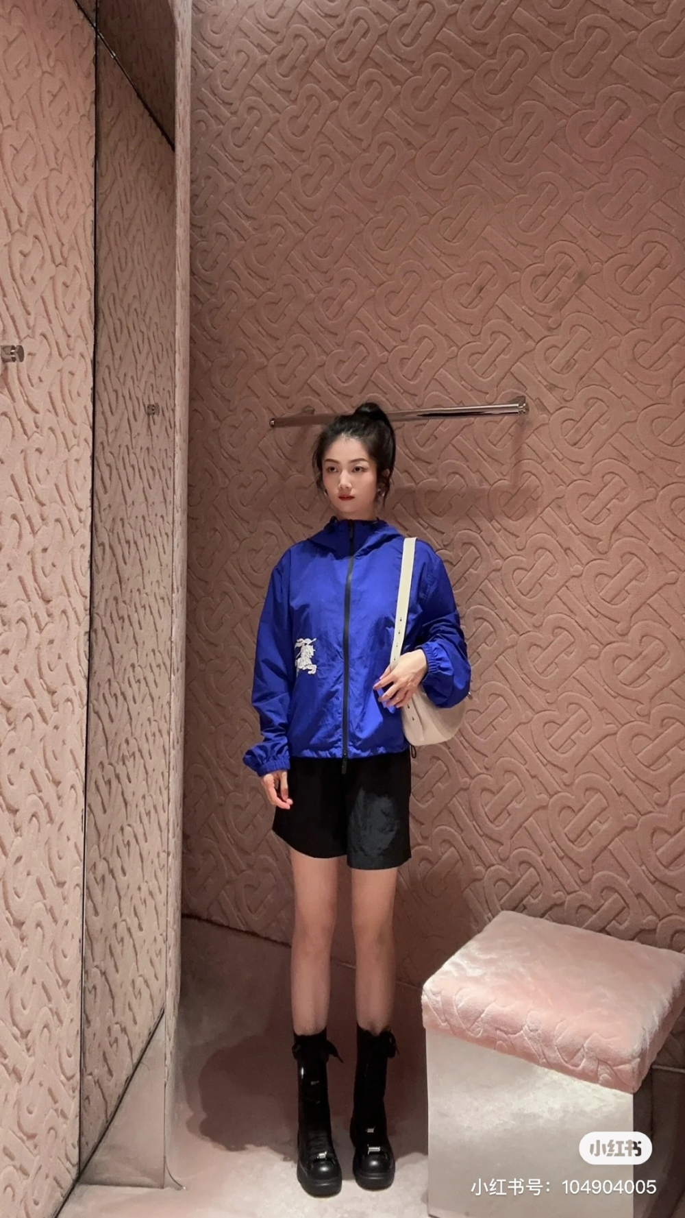 가방 모델 착용 이미지-S174L17