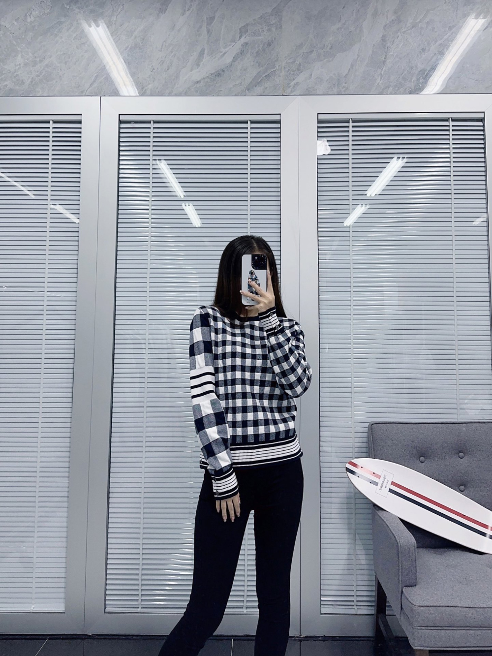 긴팔 티셔츠 모델 착용 이미지-S26L5