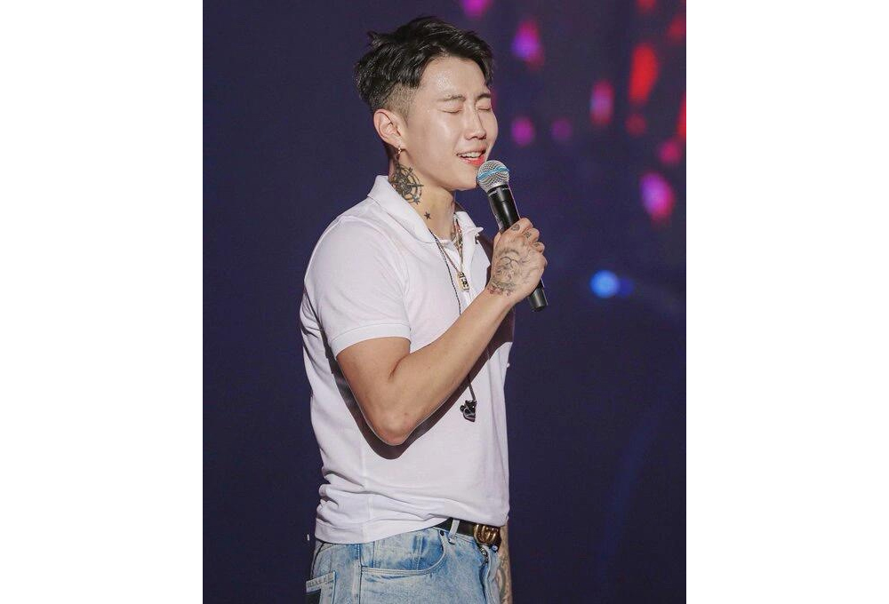 반팔 티셔츠 모델 착용 이미지-S91L3