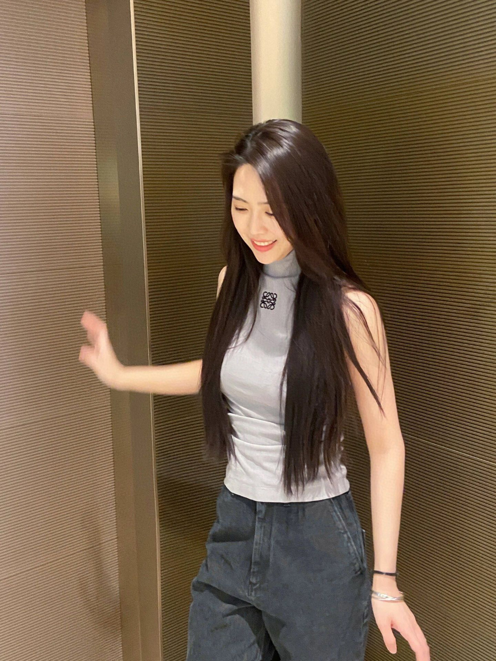 반팔 티셔츠 모델 착용 이미지-S70L17