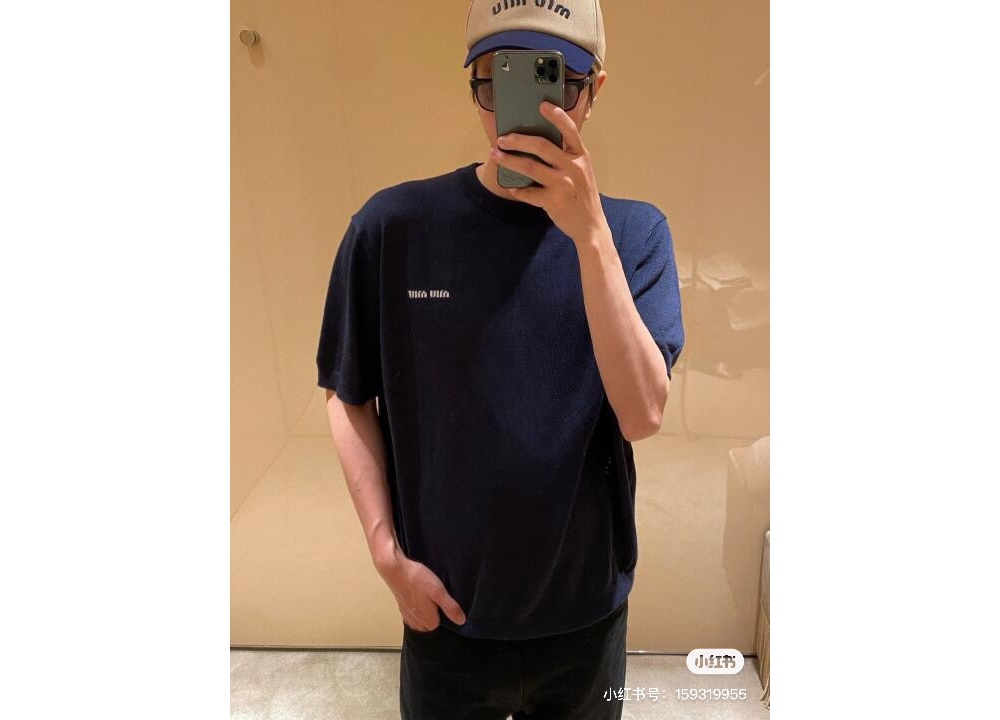 반팔 티셔츠 모델 착용 이미지-S34L9