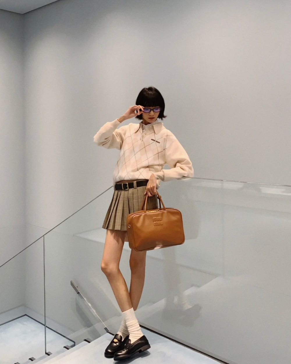 긴팔 티셔츠 모델 착용 이미지-S27L8