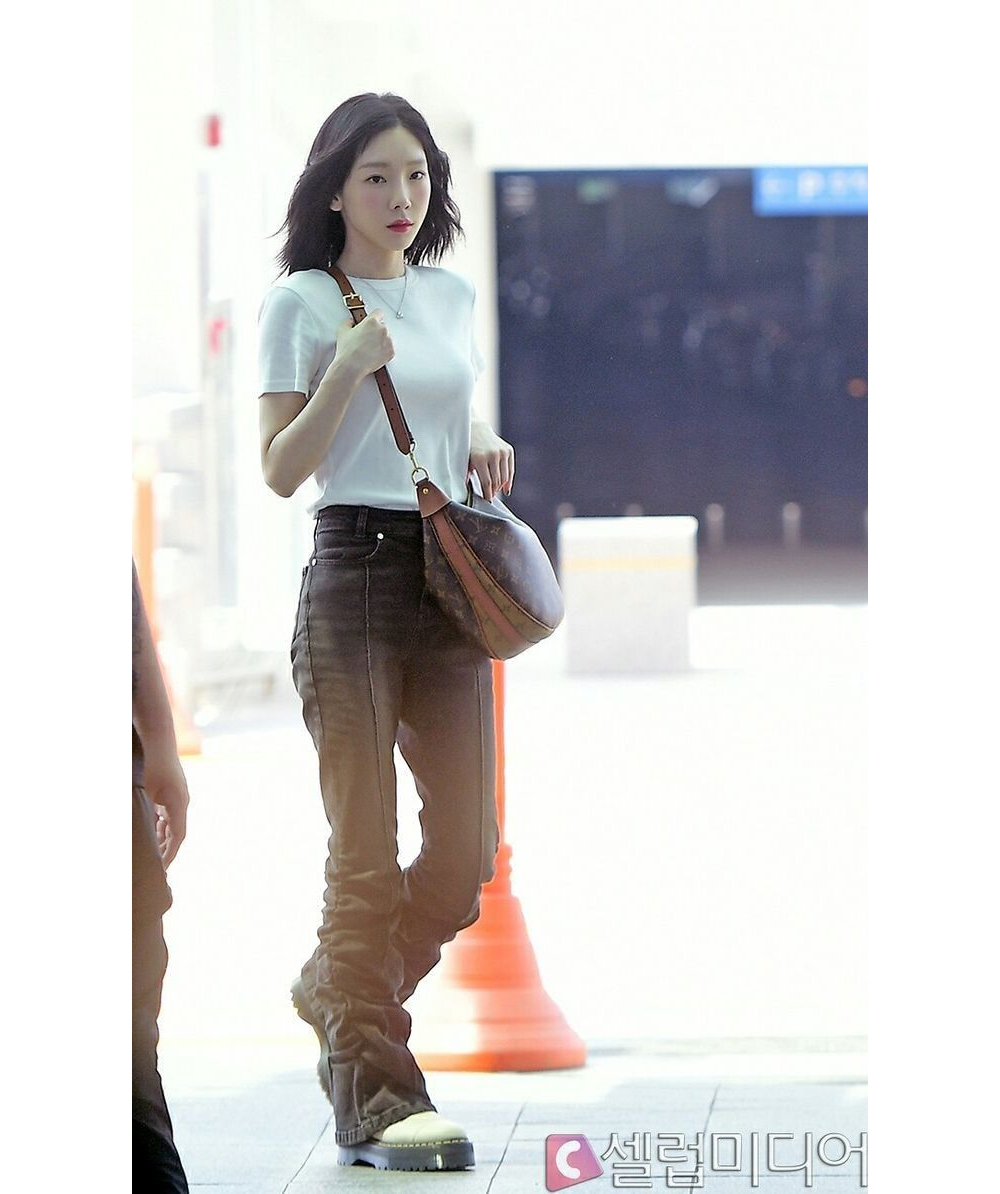 가방 모델 착용 이미지-S216L5