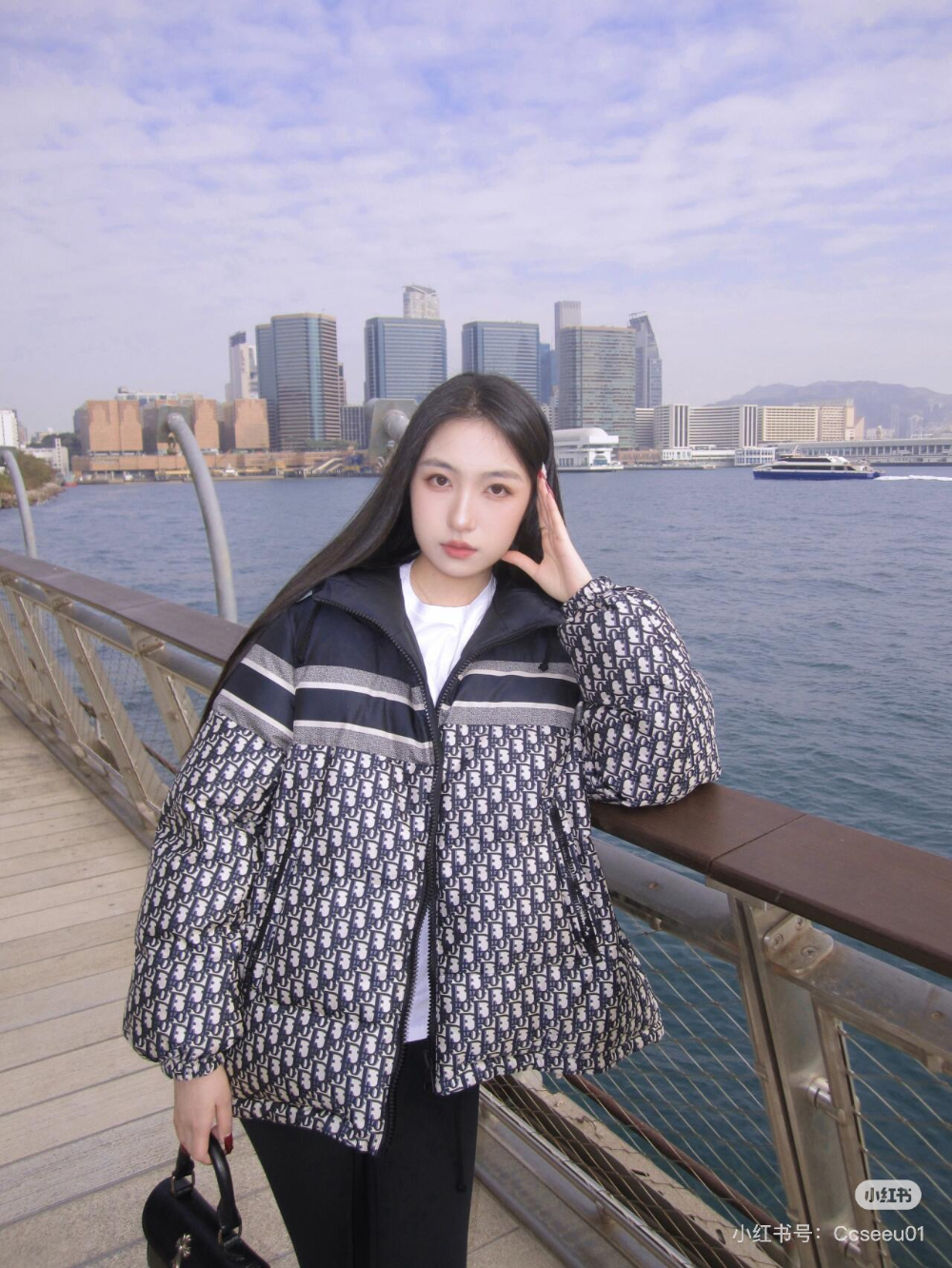 패딩 모델 착용 이미지-S142L14
