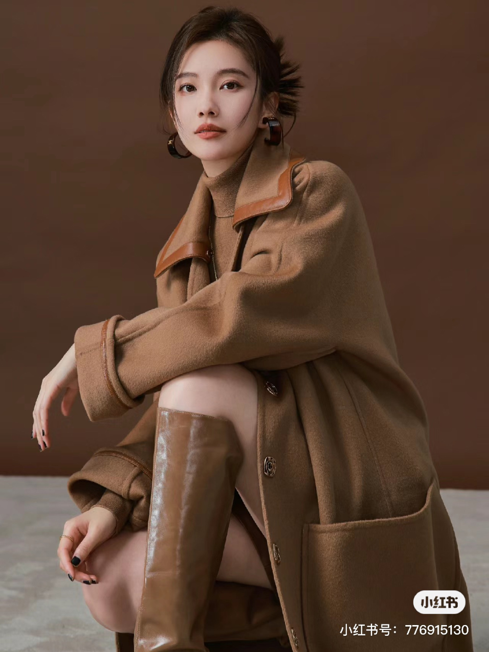 코트 모델 착용 이미지-S332L8