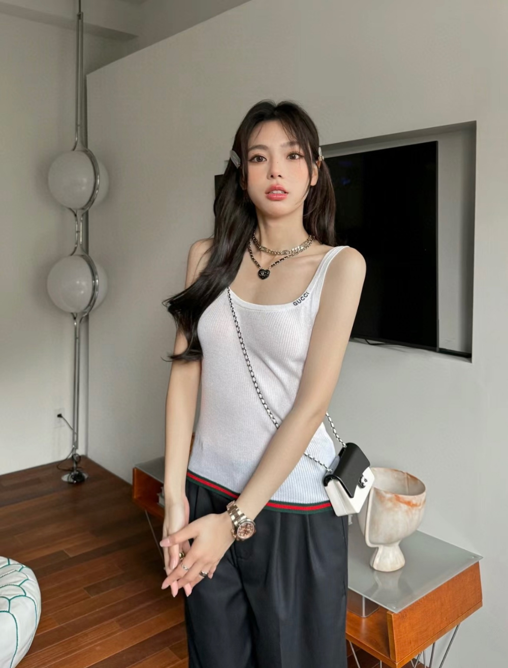 민소매 모델 착용 이미지-S111L5