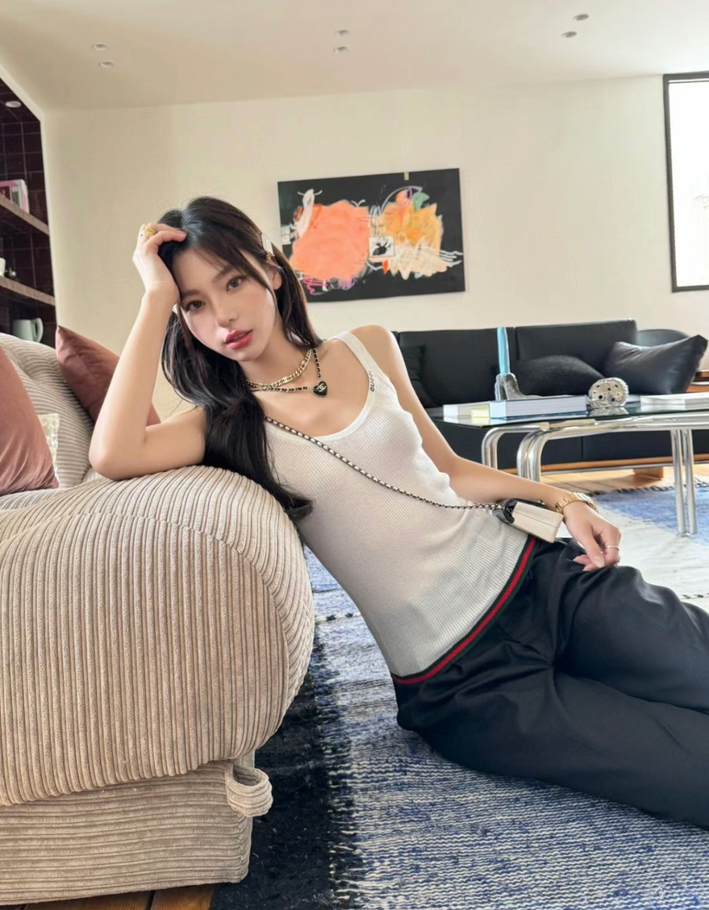 민소매 모델 착용 이미지-S111L6