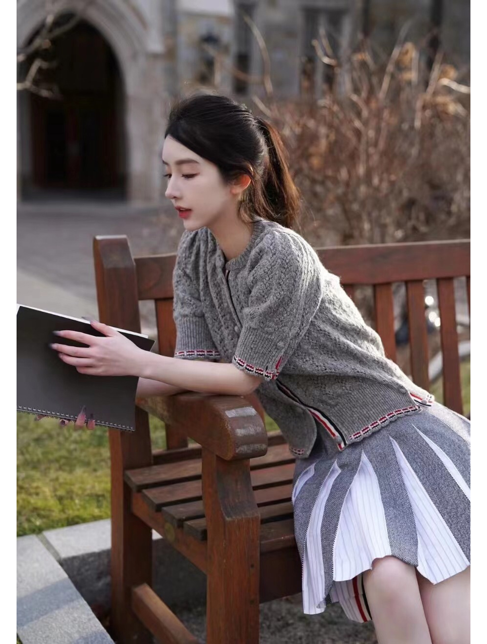 반팔 티셔츠 모델 착용 이미지-S2L12
