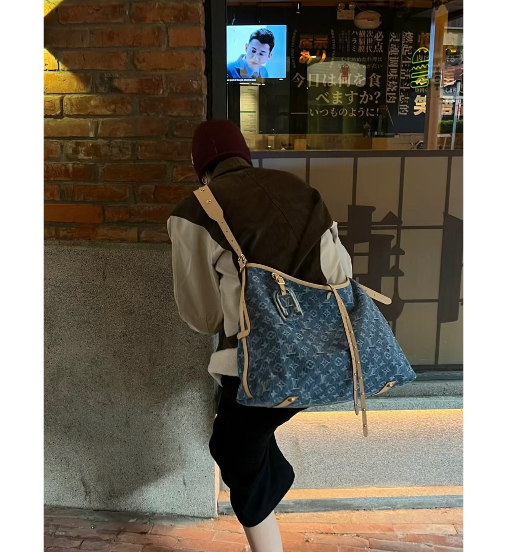 가방 모델 착용 이미지-S76L9