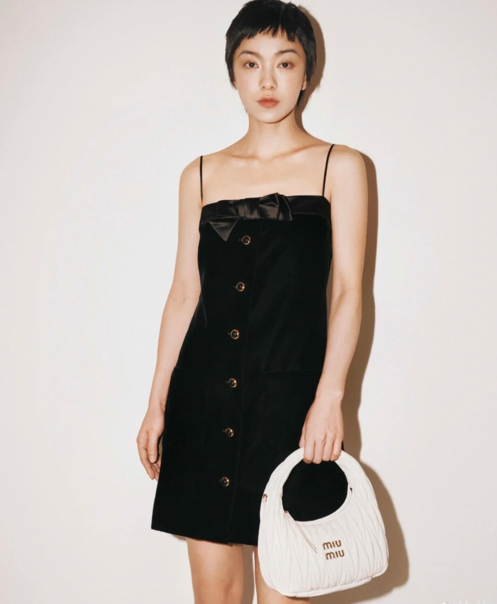 민소매 모델 착용 이미지-S157L15