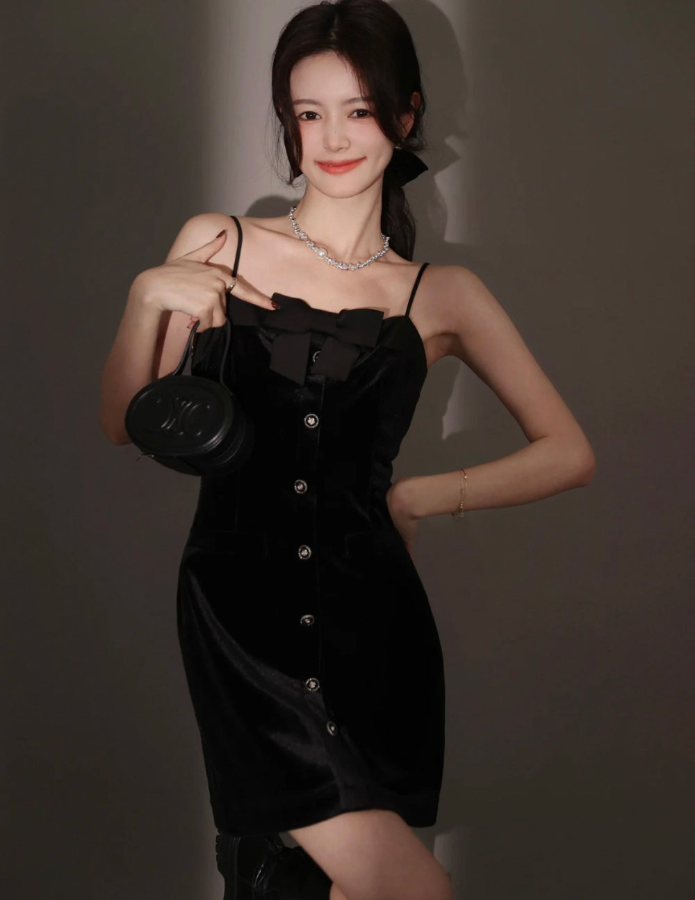 민소매 모델 착용 이미지-S157L8