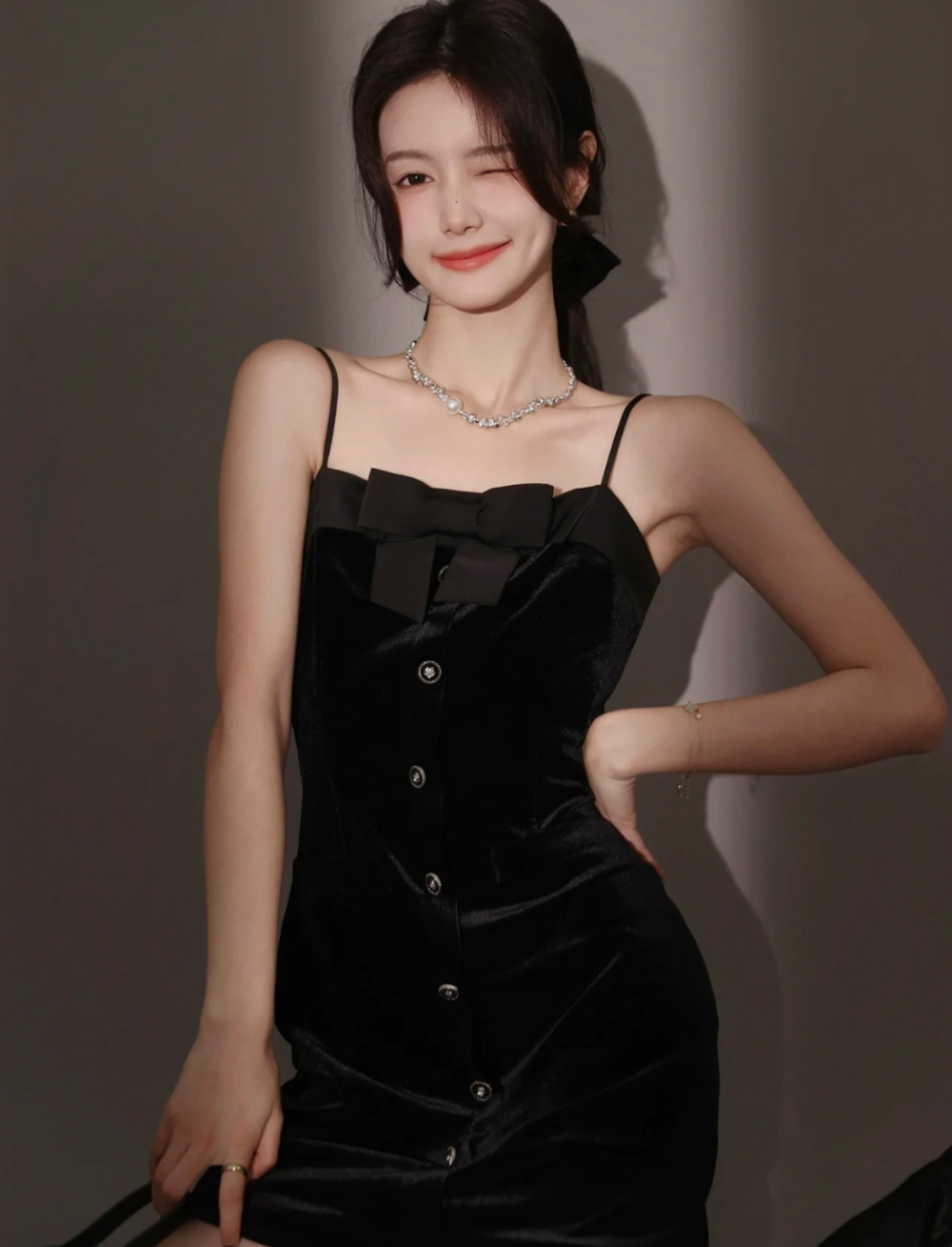 민소매 모델 착용 이미지-S157L9