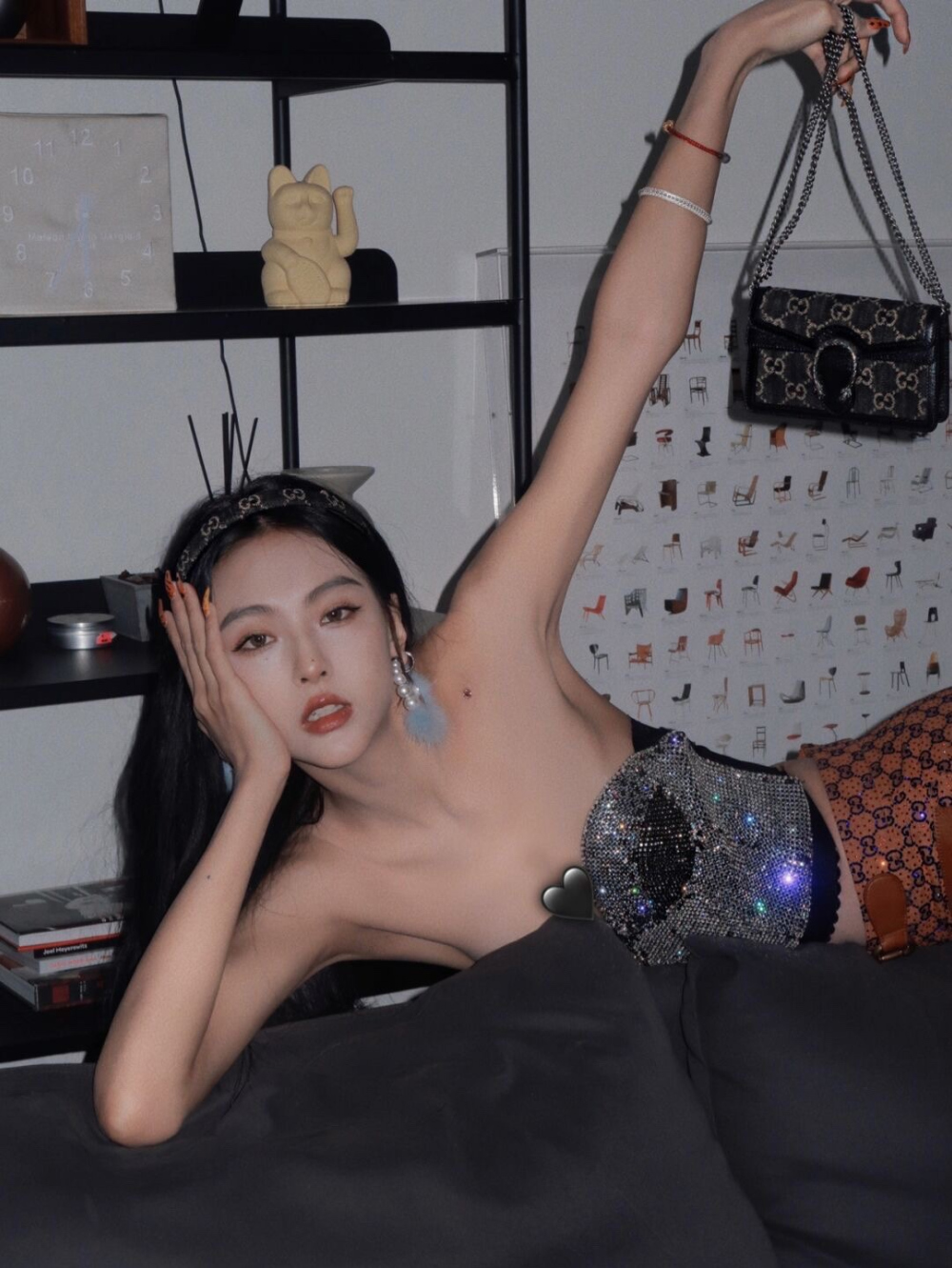가방 모델 착용 이미지-S33L4