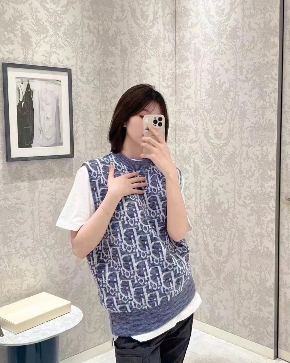 민소매 모델 착용 이미지-S21L8
