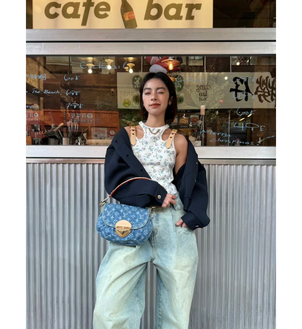 가방 모델 착용 이미지-S77L10