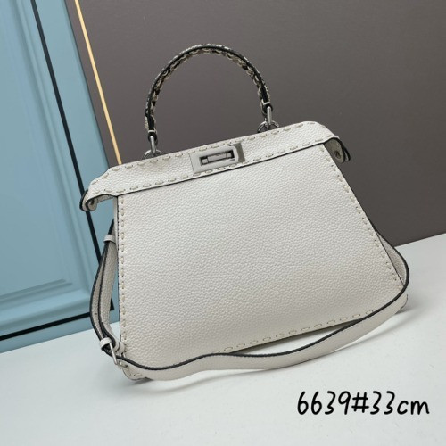 펜디 피카부 셀러리아 파이톤 핸들 33cm [화이트]