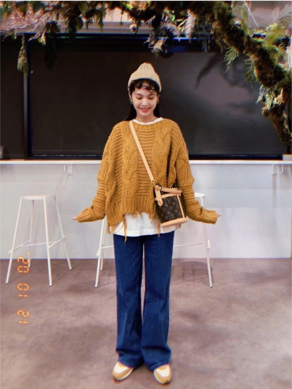 가방 모델 착용 이미지-S145L26