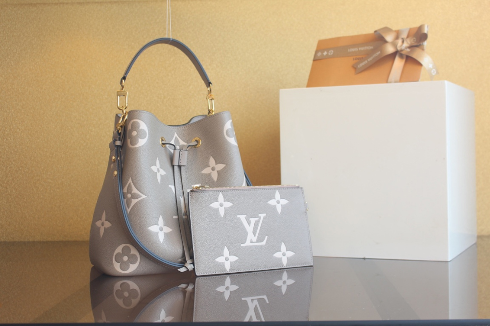 가방 모델 착용 이미지-S924L2