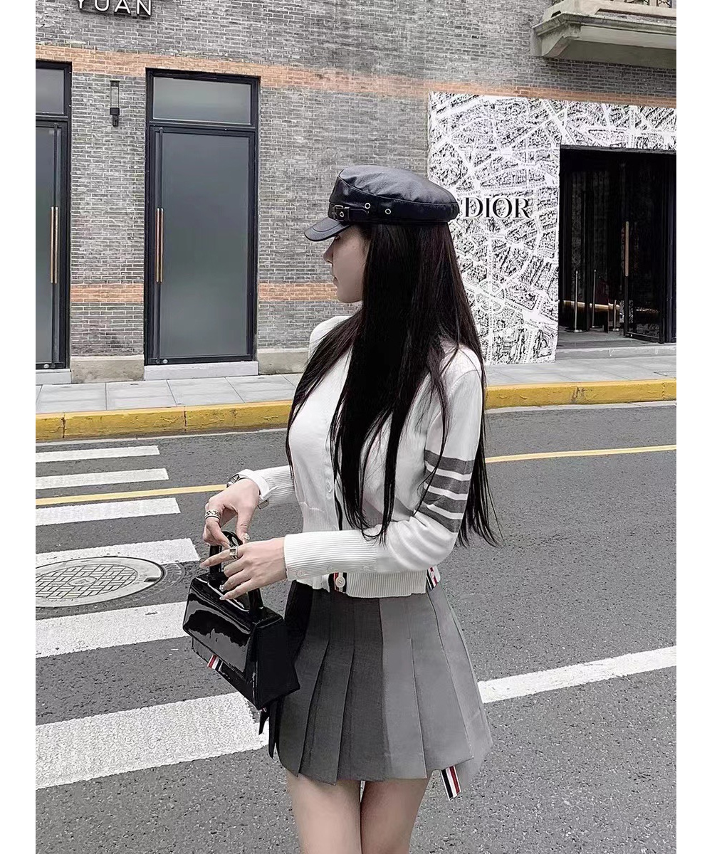 긴팔 티셔츠 모델 착용 이미지-S23L8