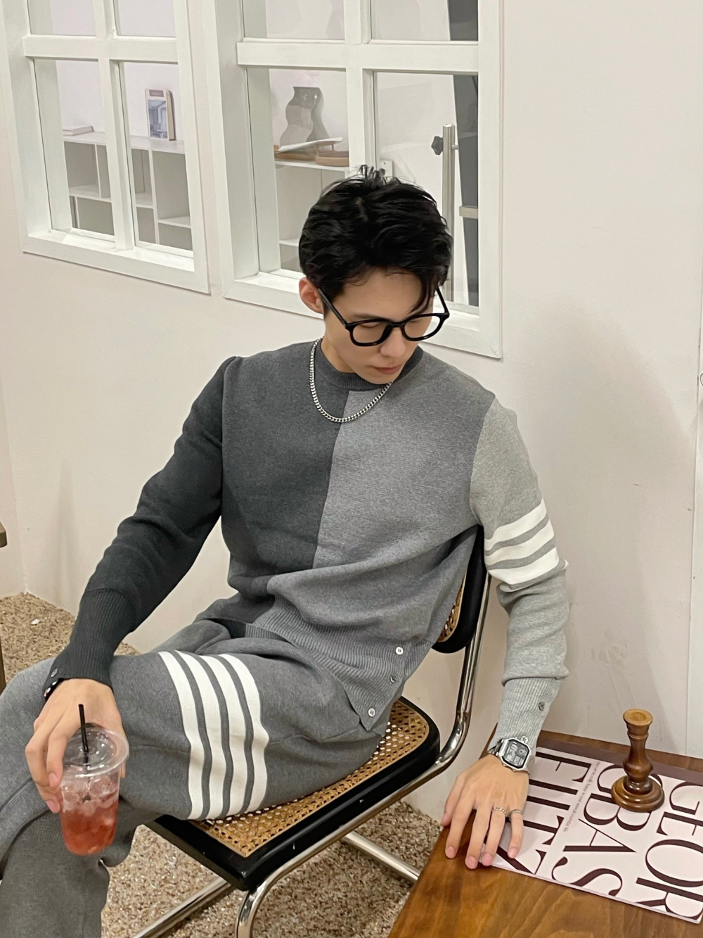 긴팔 티셔츠 모델 착용 이미지-S915L14