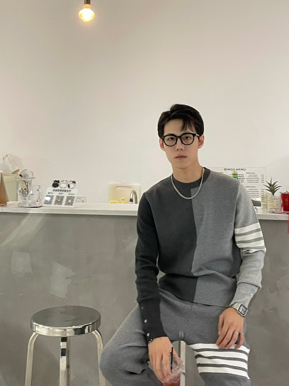 긴팔 티셔츠 모델 착용 이미지-S915L19