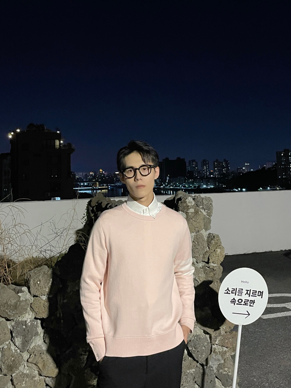 긴팔 티셔츠 모델 착용 이미지-S914L9