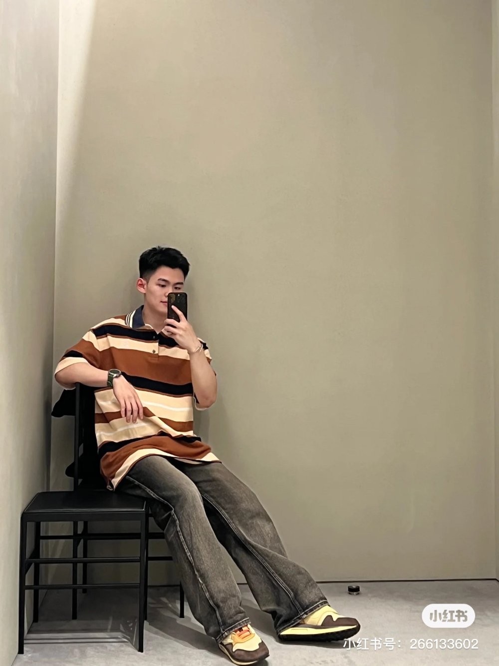 반팔 티셔츠 모델 착용 이미지-S608L8