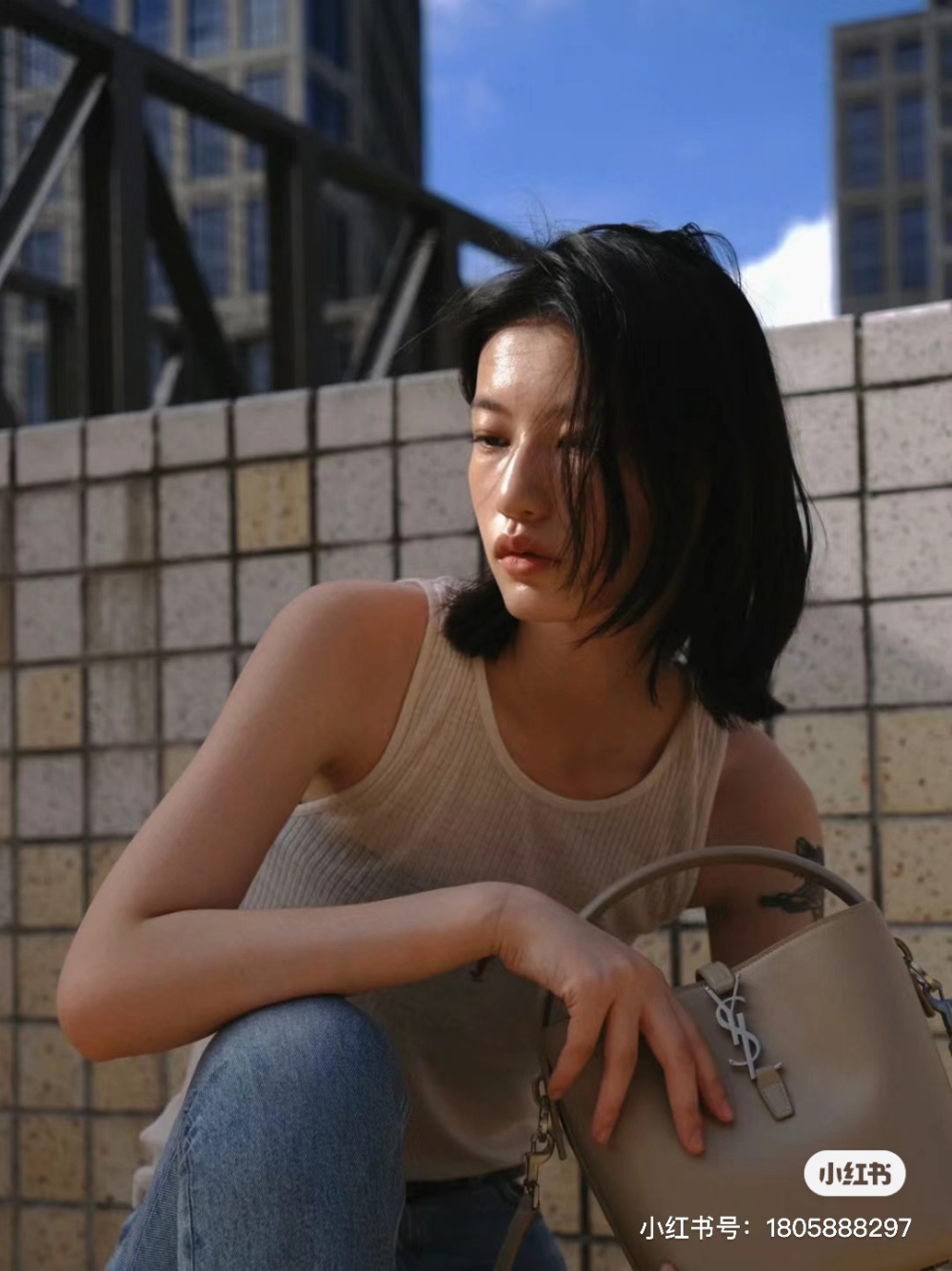 가방 모델 착용 이미지-S51L11