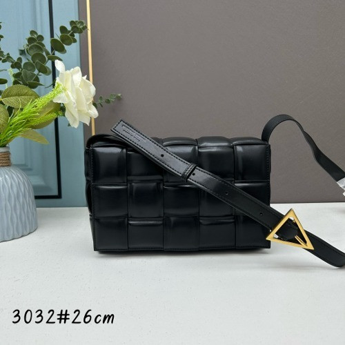보테가베네타 패딩 카세트백 26cm [블랙]