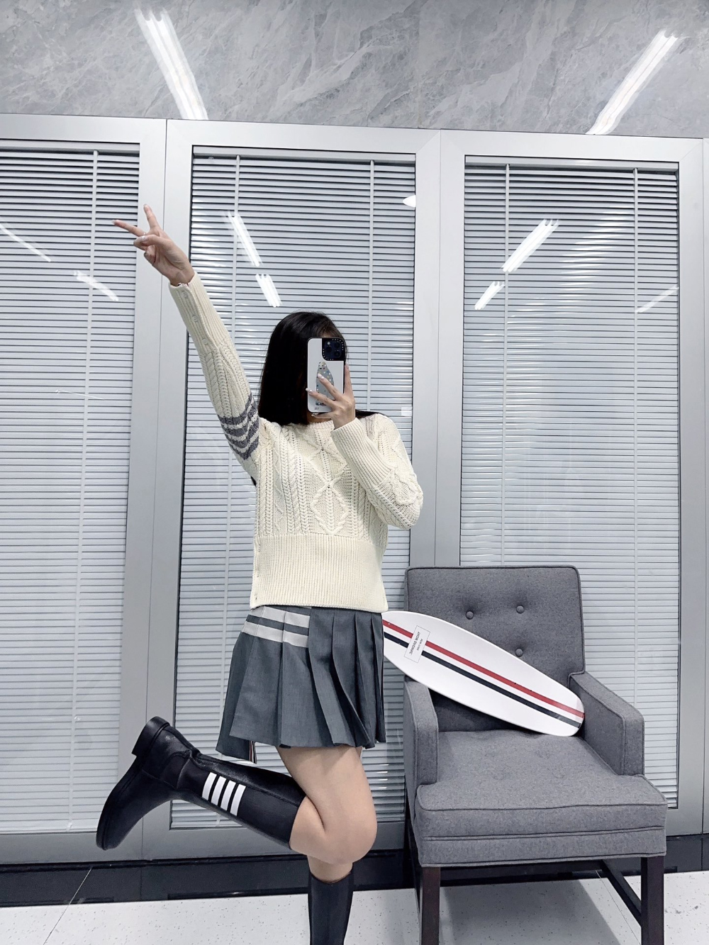 긴팔 티셔츠 모델 착용 이미지-S27L9