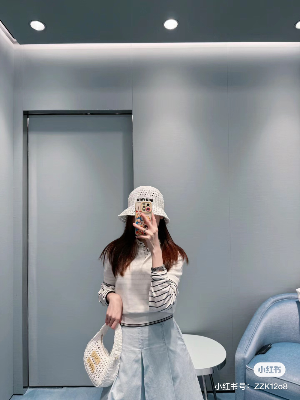 가방 모델 착용 이미지-S47L32