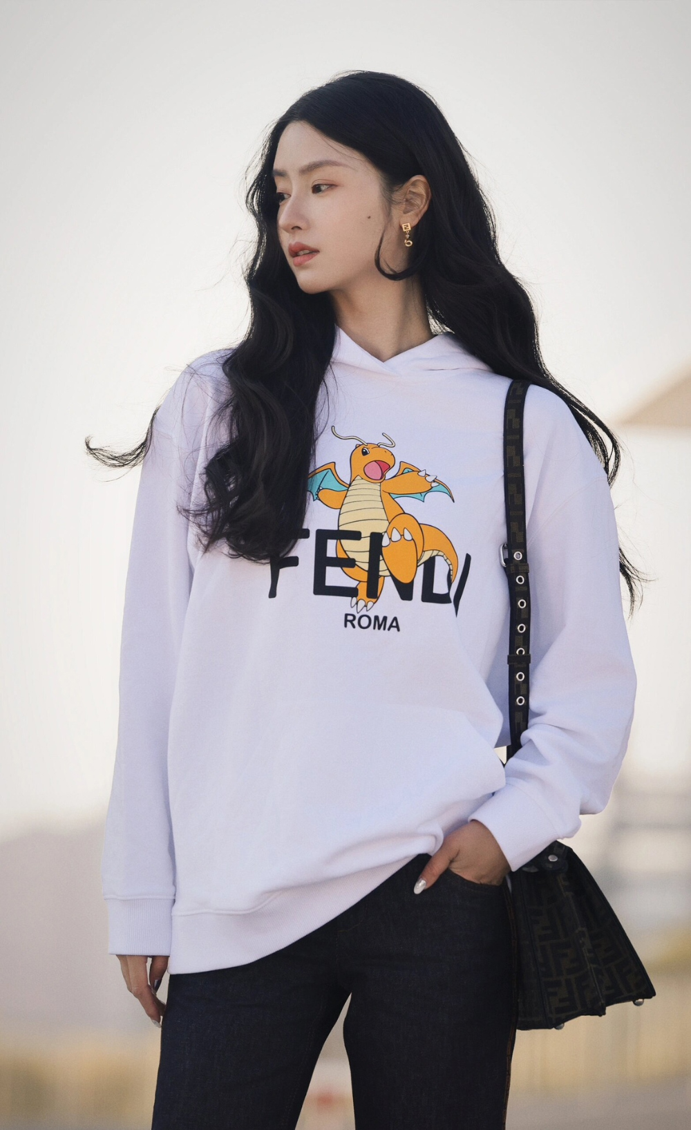 반팔 티셔츠 모델 착용 이미지-S463L6