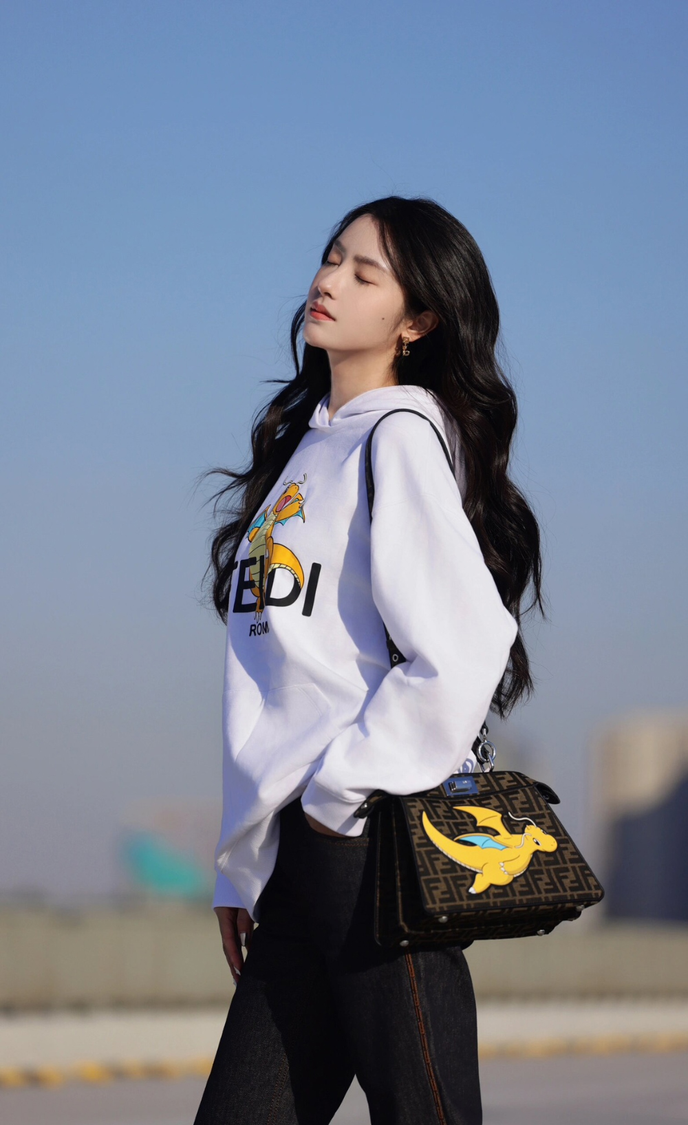 반팔 티셔츠 모델 착용 이미지-S463L7