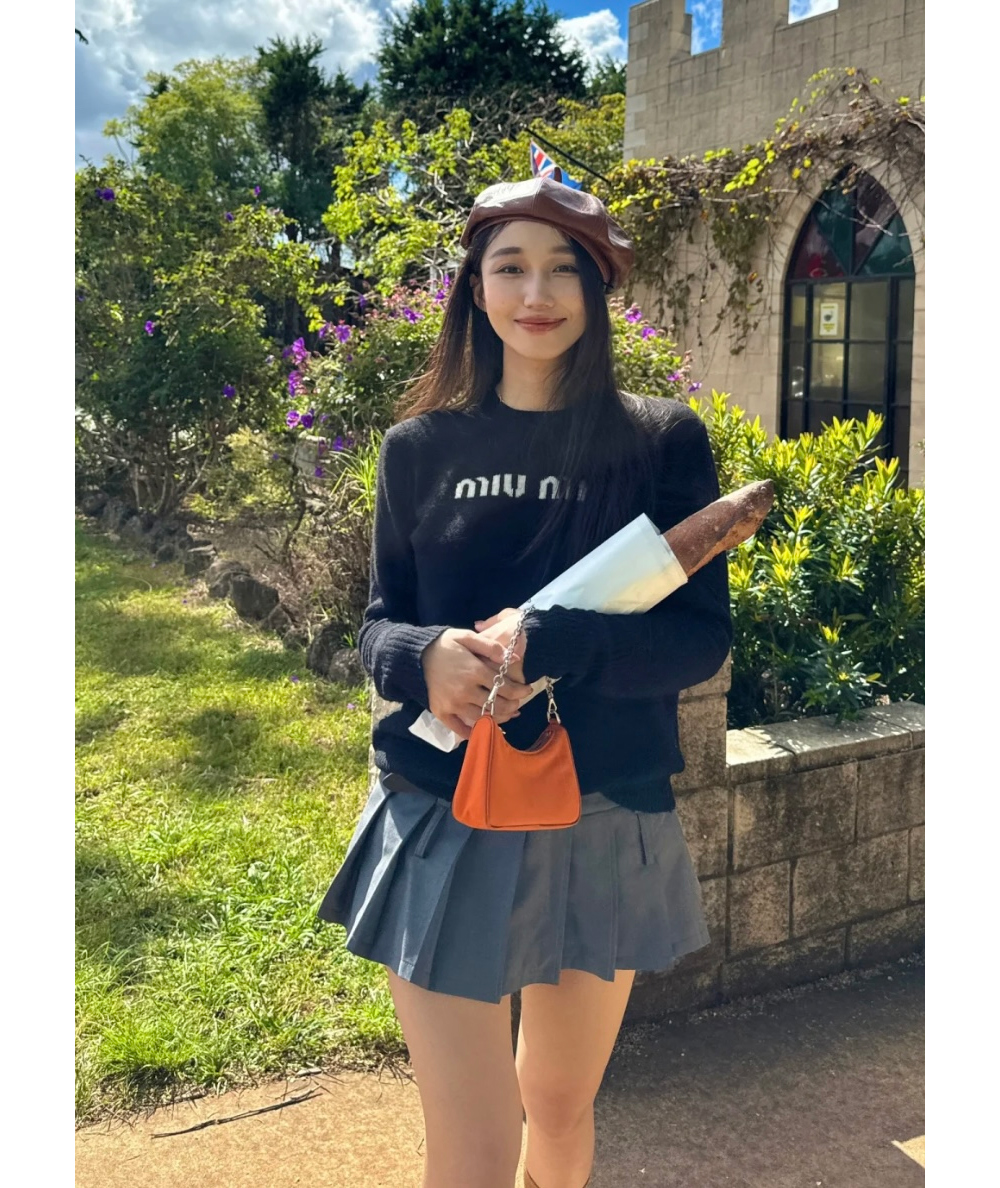 긴팔 티셔츠 모델 착용 이미지-S62L12